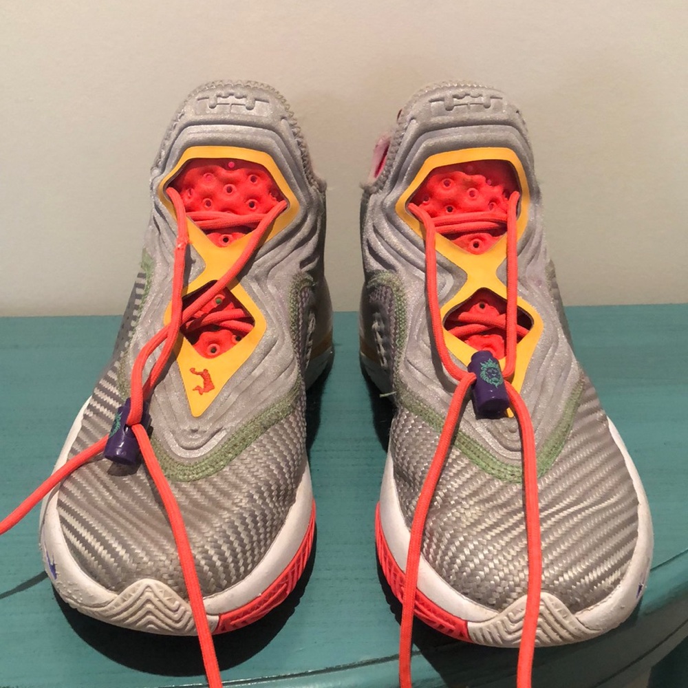 Lebron Soldier XIV basketball shoes size 7.5